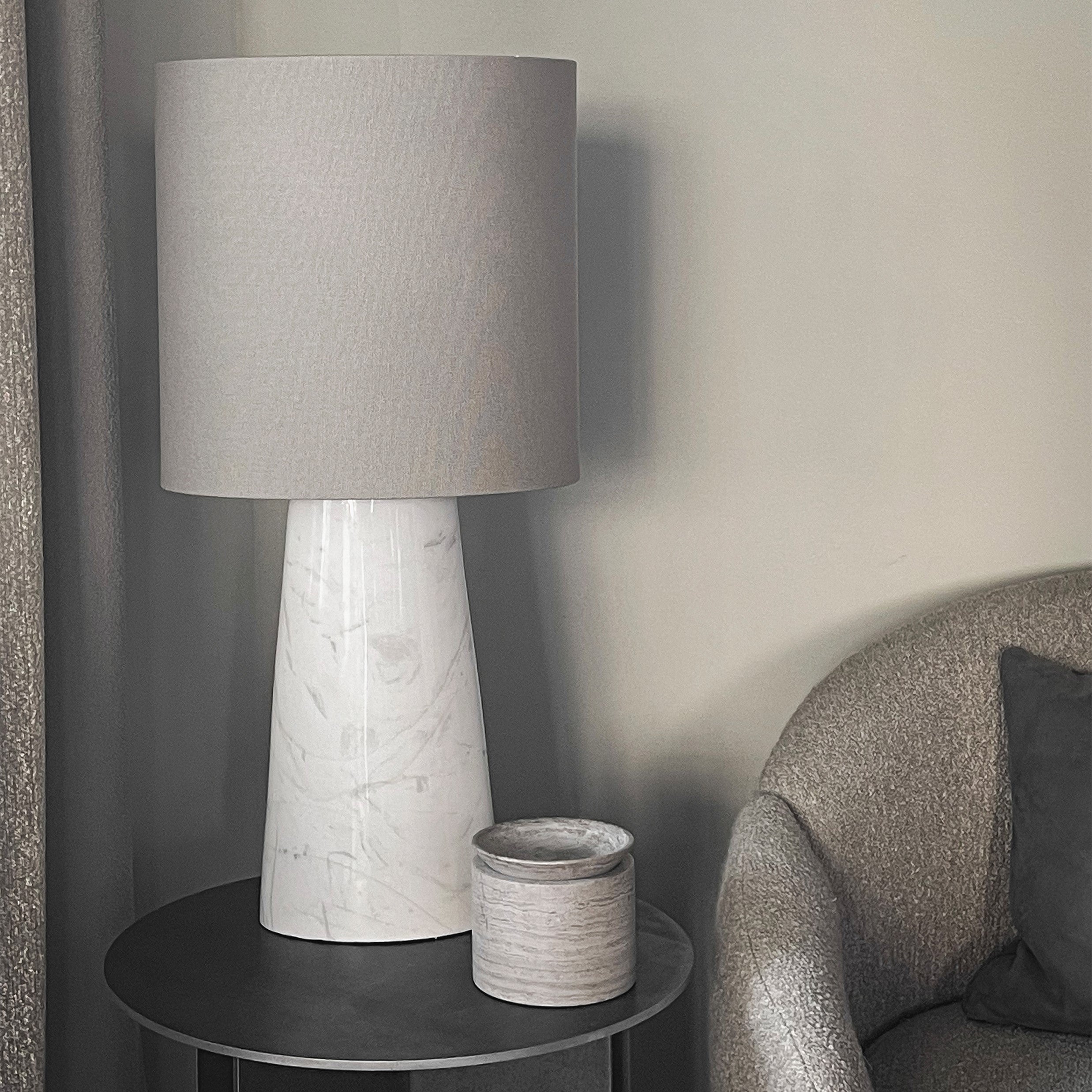 BRANDT Collective table lamp in marble Shaded White and grey shade