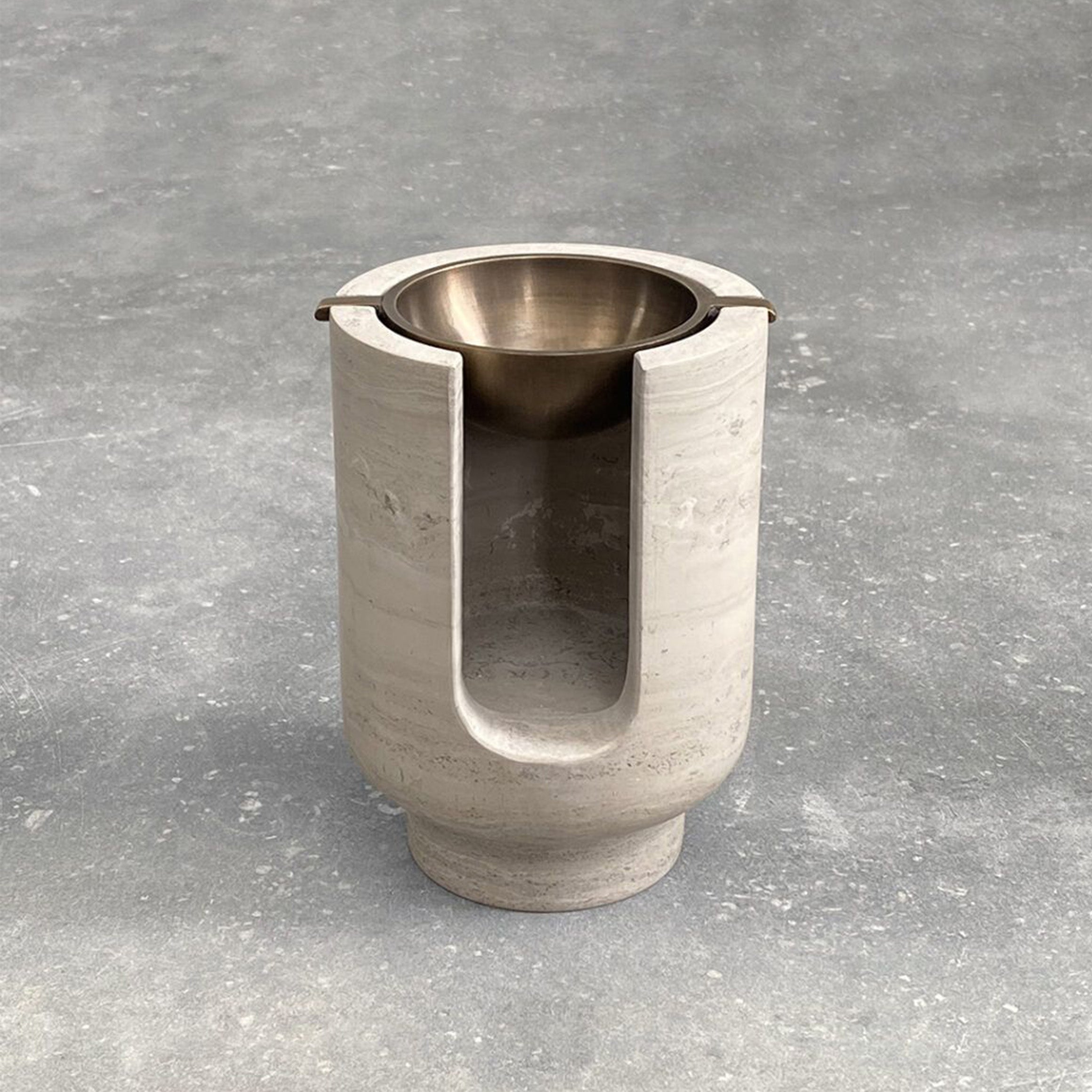 BRANDT Copenhagen AURA Oil Burner in beige marble  Chalk Grey and burnished brass bowl