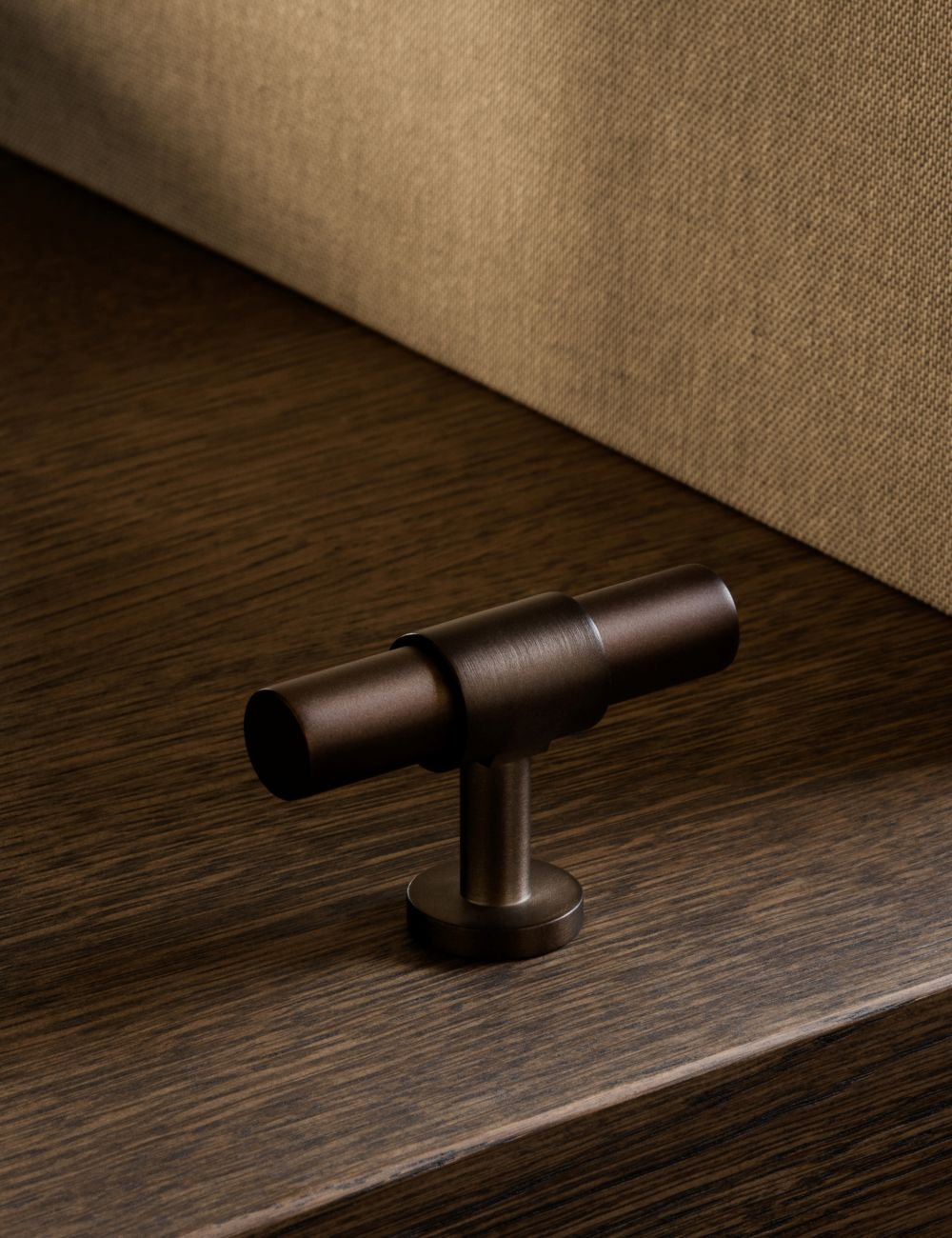 ディーバ シングルヴァージョン SIGNATURE 20 - T-bar 60 mm - Burnished Brass – BRANDT Copenhagen