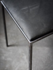 AMASS dining chair - Grey metal / Nubuck (archive PICK-UP)