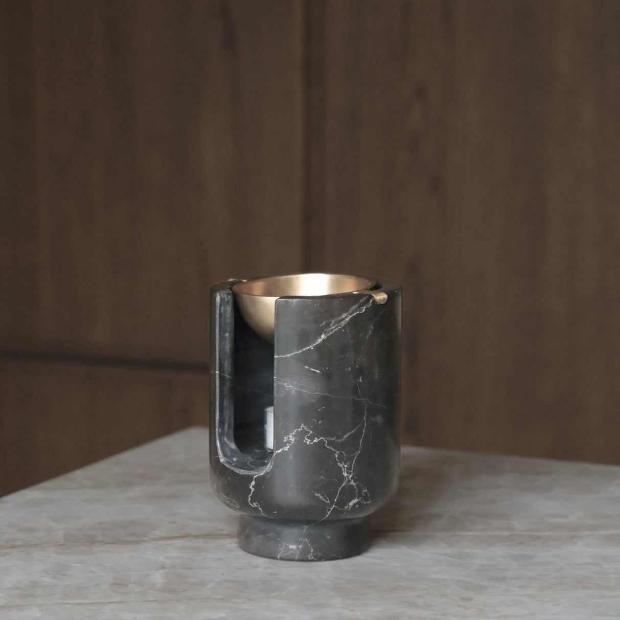 AURA oil burner from BRANDT Collective in shadow black marble an brass bowl