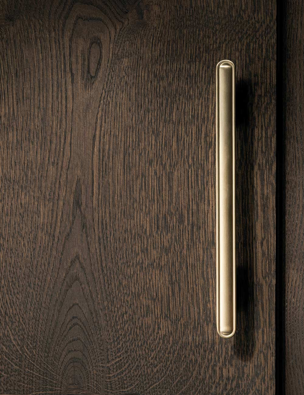 BUTTON pull bar 250 mm satin brass by BRANDT Copenhagen. A hardware collection in collab with Norm architects consisting of knobs, T-bars and pull bars for kitchens and cabinets.