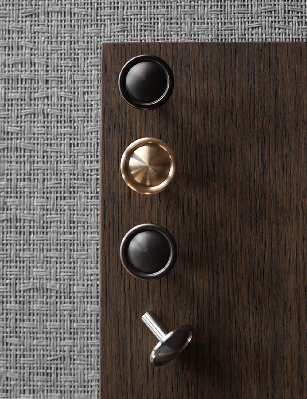 BUTTON knob by BRANDT Collective. A hardware collection in collab with Norm architects consisting of knobs, T-bars and pull bars.