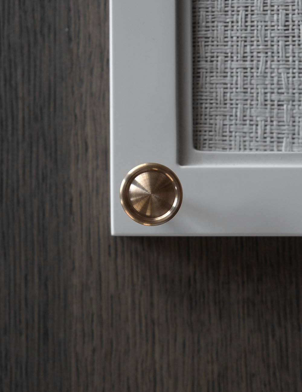 BUTTON knob by BRANDT Collective. A hardware collection in collab with Norm architects consisting of knobs, T-bars and pull bars.