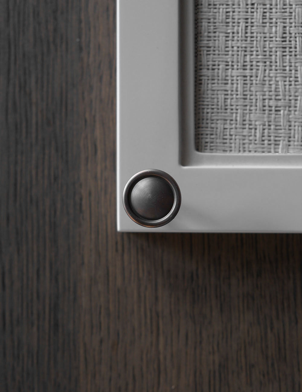 BUTTON knob by BRANDT Collective. A hardware collection in collab with Norm architects consisting of knobs, T-bars and pull bars.
