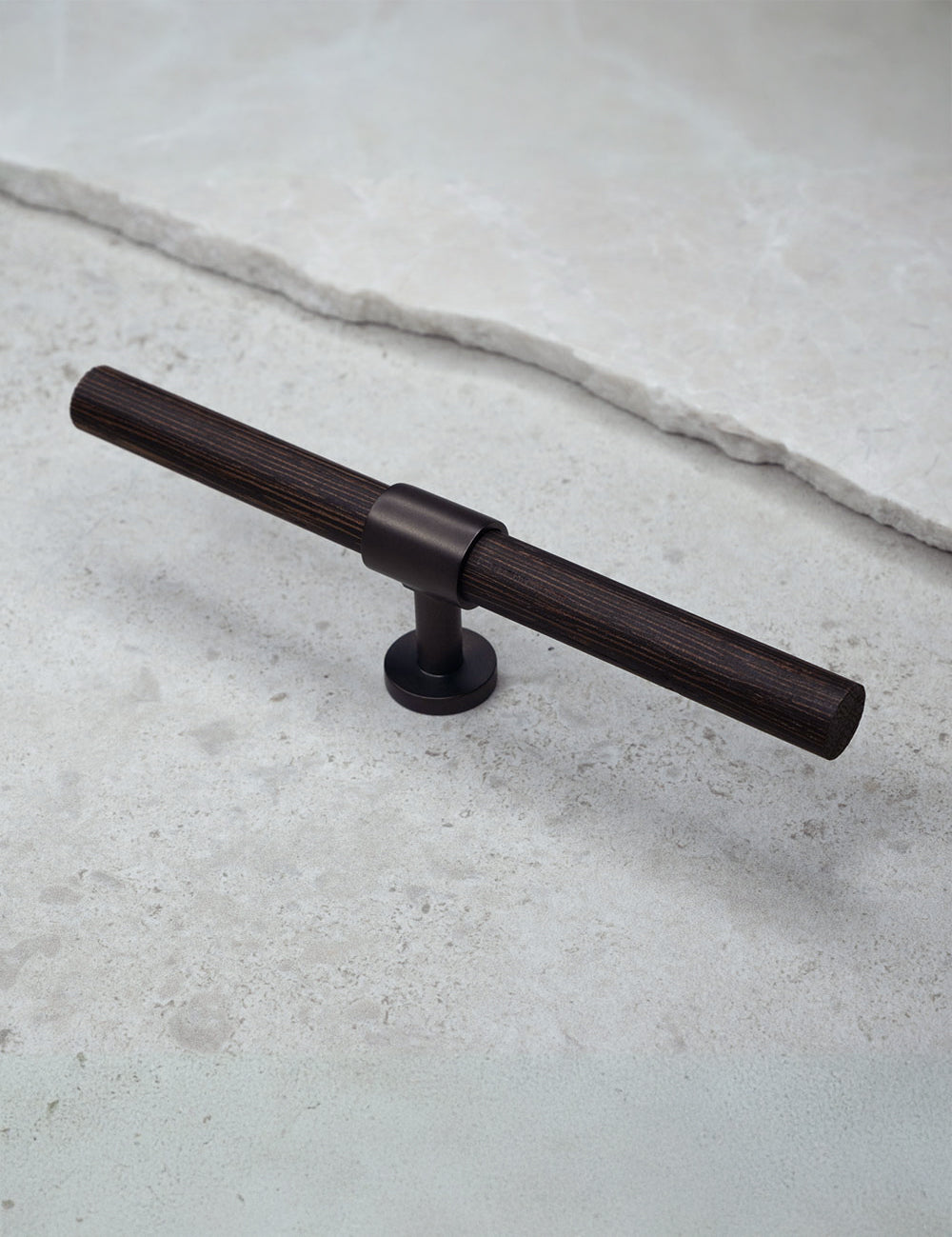 SIGNATURE 20 - T-bar 188 mm - Burnished Brass / Wengé