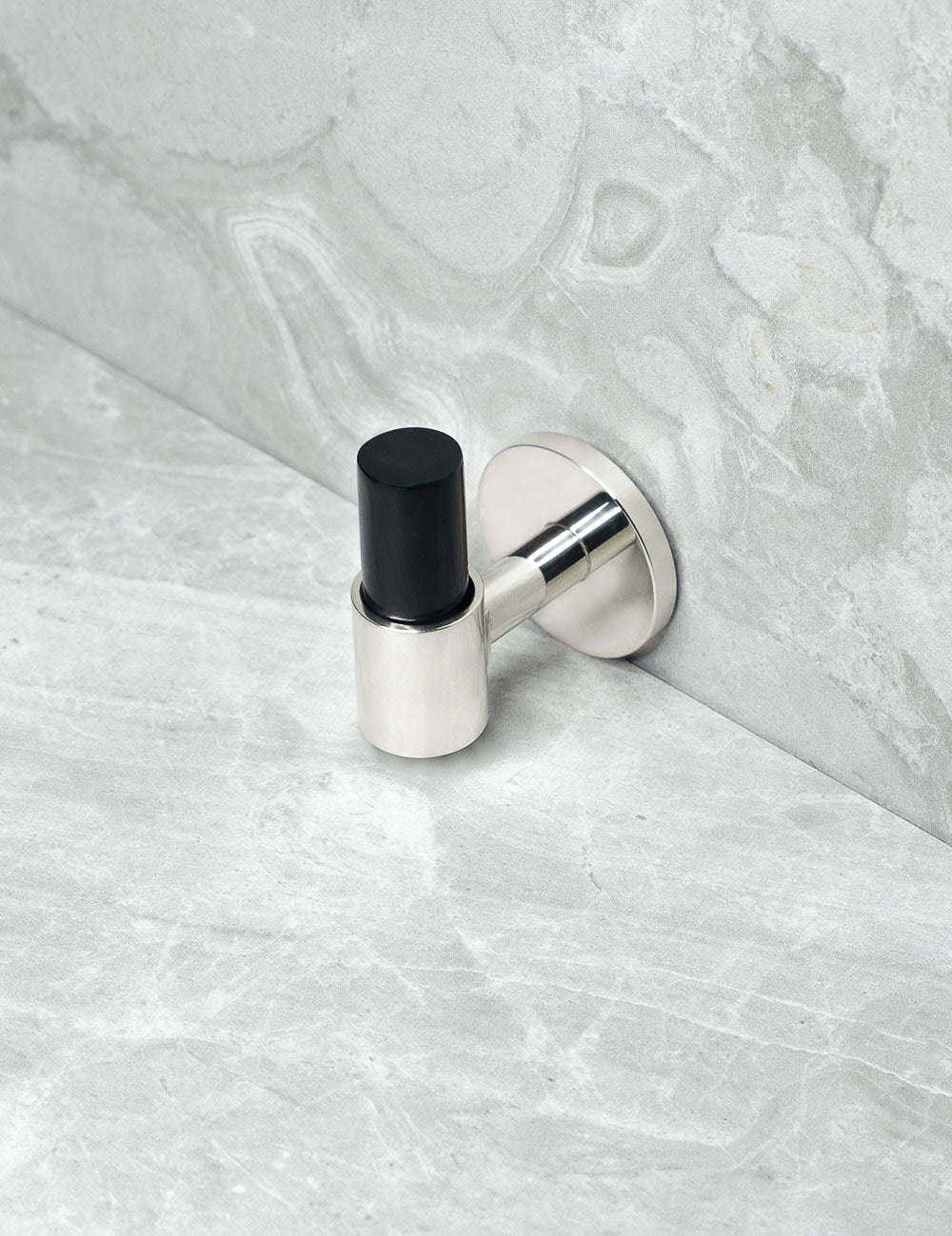 SIGNATURE 30 END knob in Polished Nickel/Black Horn. Luxury cabinet hardware made of solid brass by BRANDT Collective.