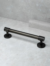 END 30 pull bar handle 160 mm in Burnished Brass/Burnished Brass. Luxury cabinet hardware made of solid brass by BRANDT Collective. 