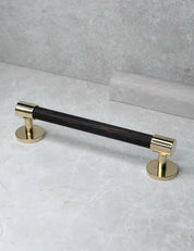 END 30 pull bar handle 160 mm in Polished Brass/Wenge. Luxury cabinet hardware made of solid brass by BRANDT Collective. 