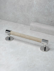 END 30 pull bar handle 160 mm in Polished Nickel/Oak. Luxury cabinet hardware made of solid brass by BRANDT Collective. 