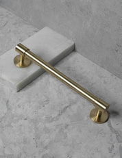 END 30 pull bar handle 192 mm in Brushed Brass/Brushed Brass. Luxury cabinet hardware made of solid brass by BRANDT Collective. 