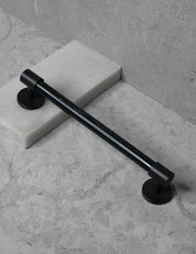 END 30 pull bar handle 192 mm in Burnished Brass/Black Horn. Luxury cabinet hardware made of solid brass by BRANDT Collective. 