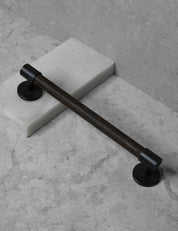 END 30 pull bar handle 192 mm in Burnished Brass/Wenge. Luxury cabinet hardware made of solid brass by BRANDT Collective. 