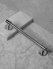 END 30 pull bar handle 160 mm in Polished Nickel/Polished Nickel. Luxury cabinet hardware made of solid brass by BRANDT Collective. 