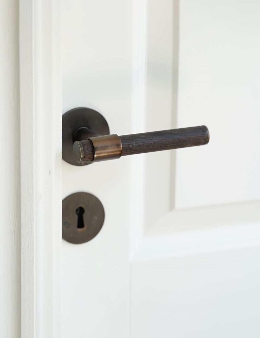 END door handle in Burnished Brass - Living/Wenge – BRANDT Copenhagen