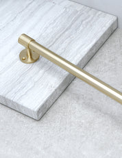 END 30 Tea towel bar 456 mm in Brushed Brass/Brushed Brass. Luxury kitchen hardware made of solid brass by BRANDT Collective. 