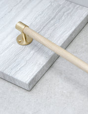 END 30 Tea towel bar 456 mm in Brushed Brass/Oak. Luxury kitchen hardware made of solid brass by BRANDT Collective. 