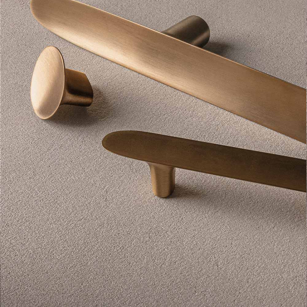 LEAF pull bar 160 mm in brass by BRANDT Copenhagen and Norm architects. Kitchen handle in solid brass.