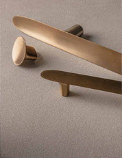 LEAF pull bar 160 mm in brass by BRANDT Collective and Norm architects. Kitchen handle in solid brass.