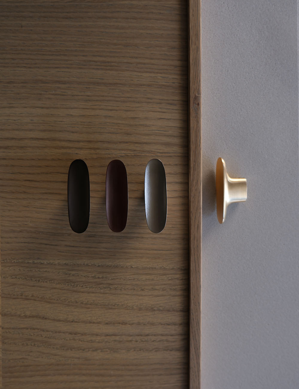 LEAF T-bar - Satin Brass