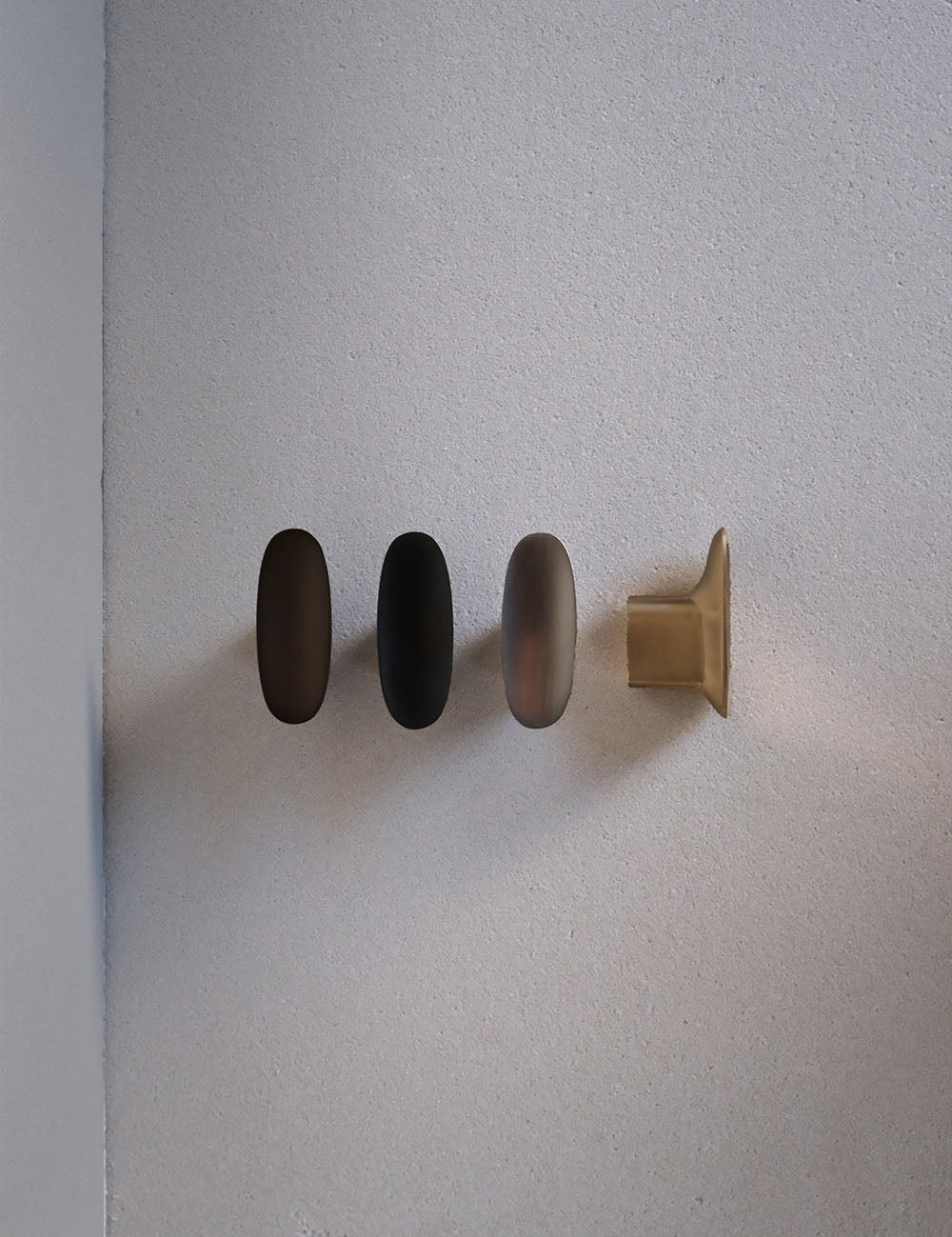 LEAF hook by BRANDT Collective. A hardware collection in collab with Norm architects consisting of knobs, T-bars and pull bars.
