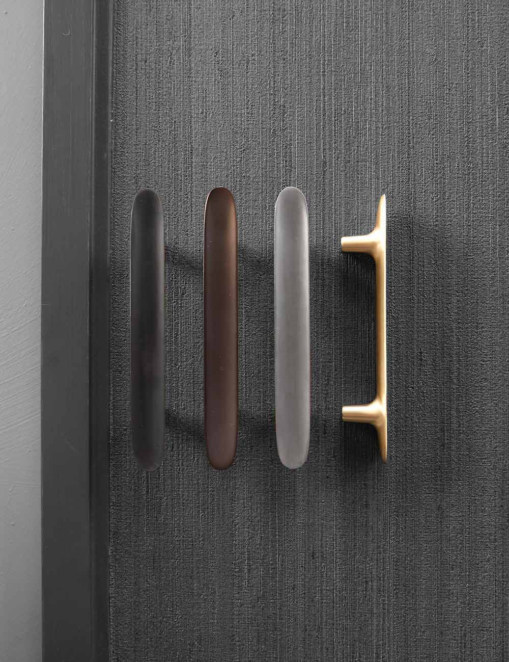 LEAF pull bar 160 mm in nickel by BRANDT Collective and Norm architects. Kitchen handle in solid brass.