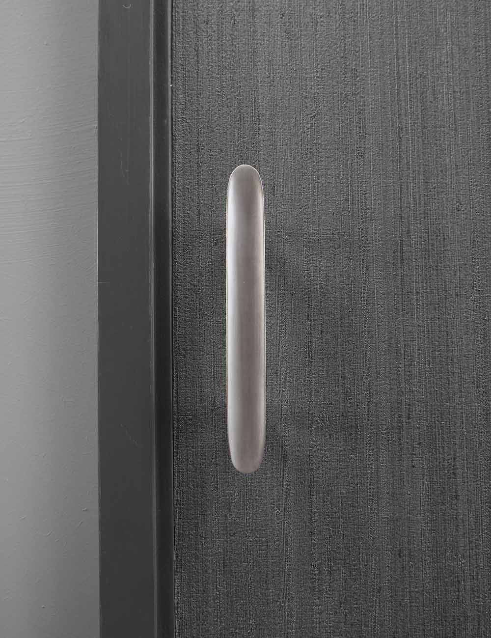 LEAF pull bar 160 mm in nickel by BRANDT Collective and Norm architects. Kitchen handle in solid brass.