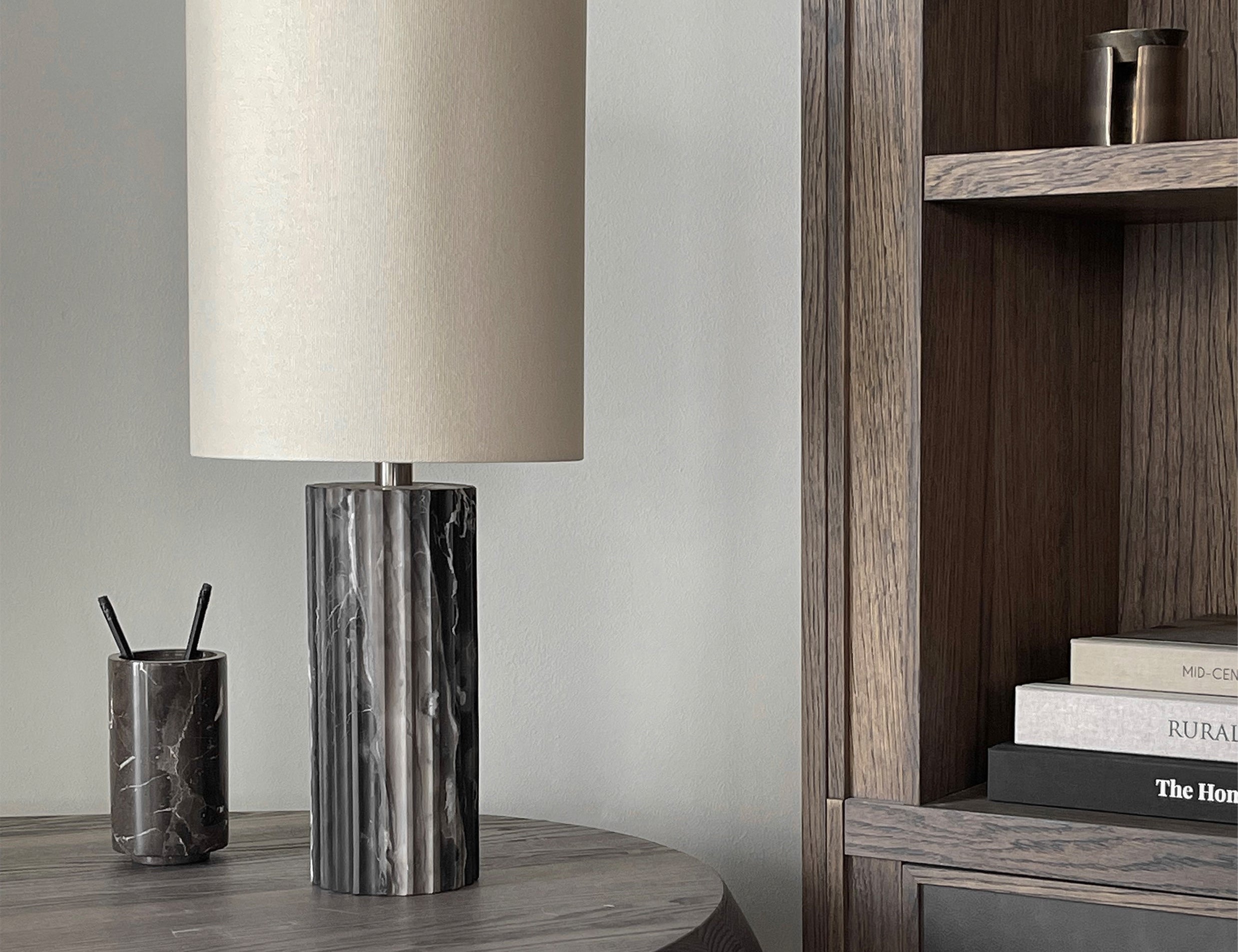 BRANDT Collective COLONNADE table lamp in black marble with beige shade
