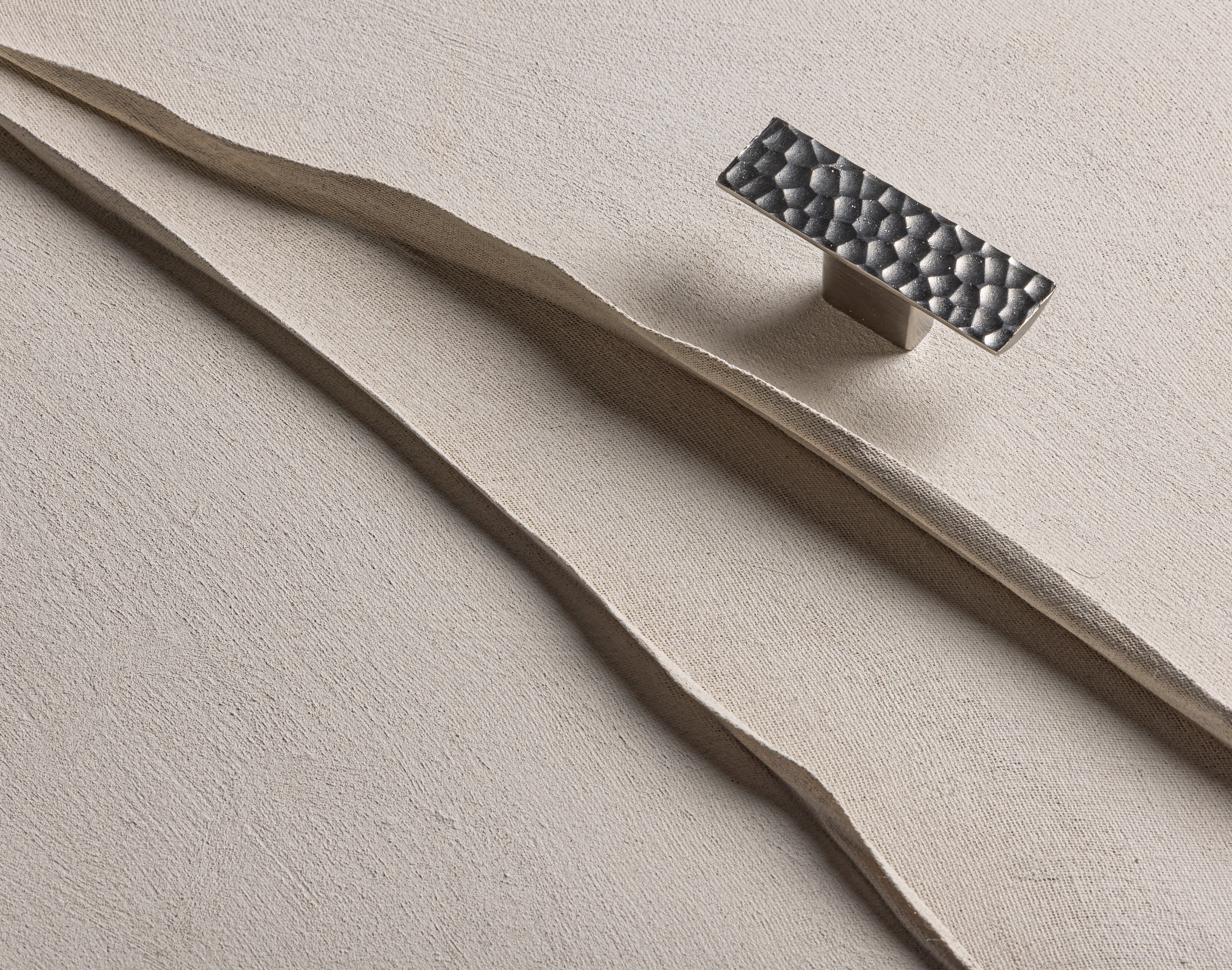CARVE T.bar in Gunmetal by BRANDT Collective. A hardware collection in collab with Norm architects consisting of T-bars and pull bars.
