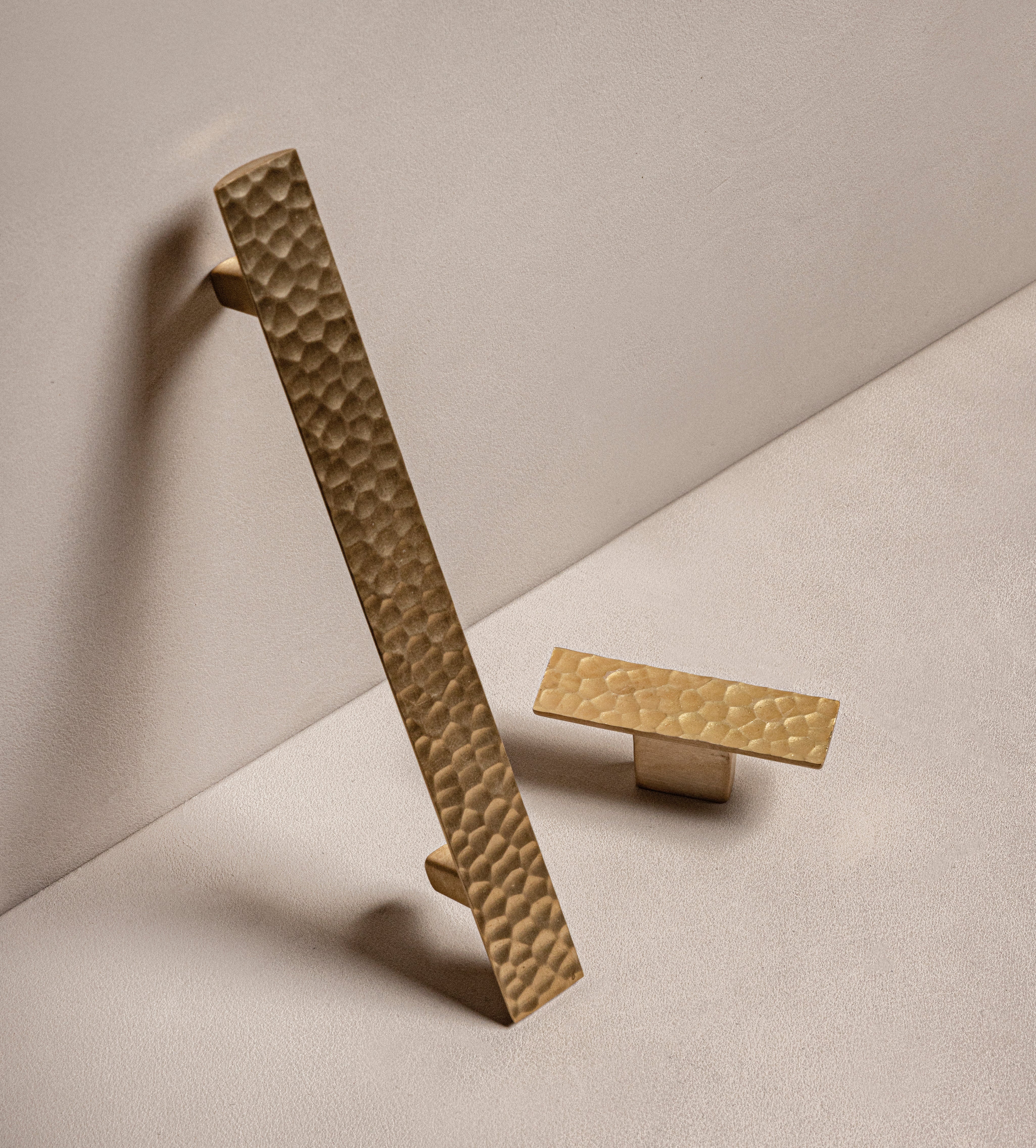 BRANDT Copenhagen CARVE pull bar in satin brass