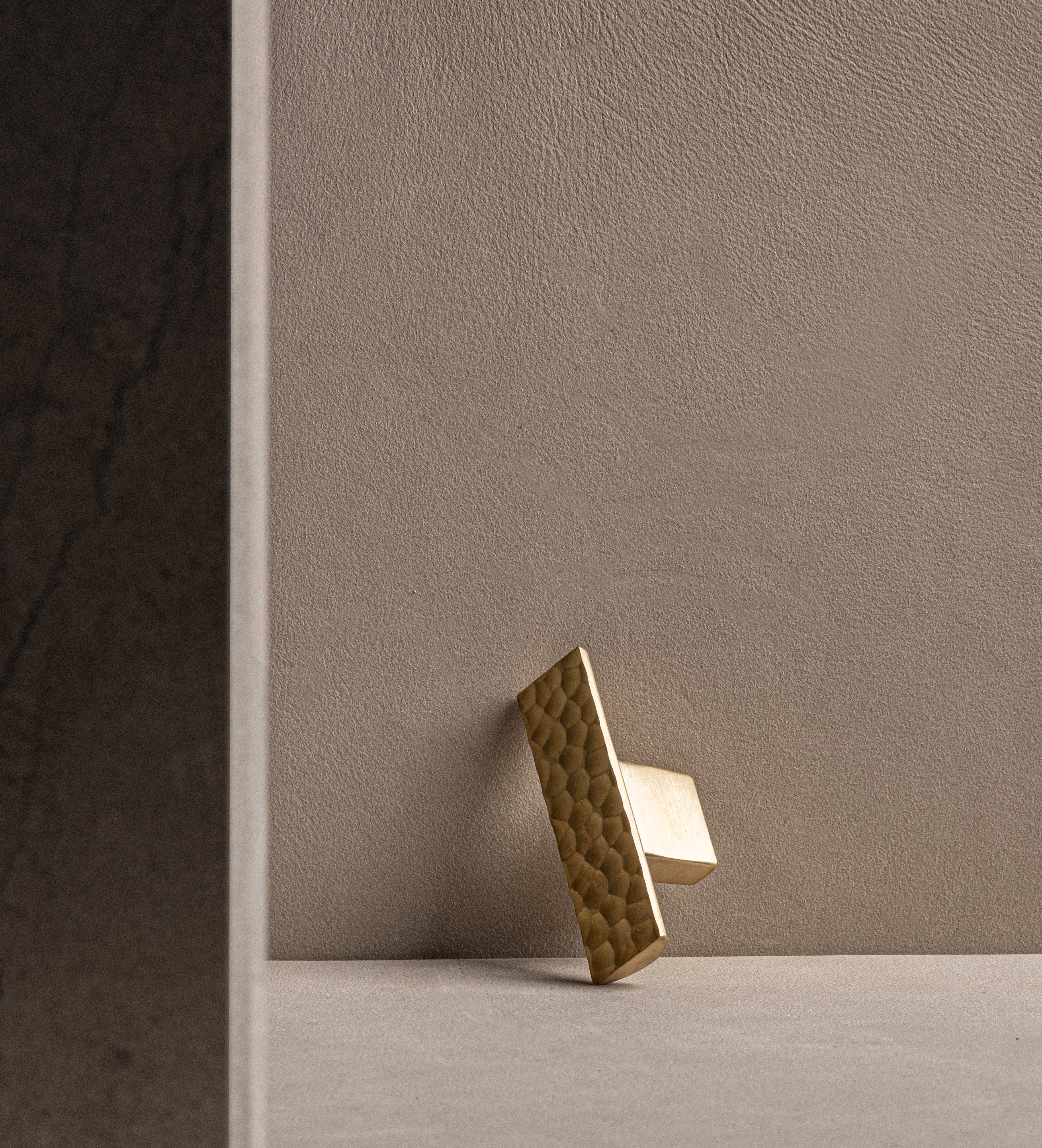 CARVE T-bar - Satin Brass