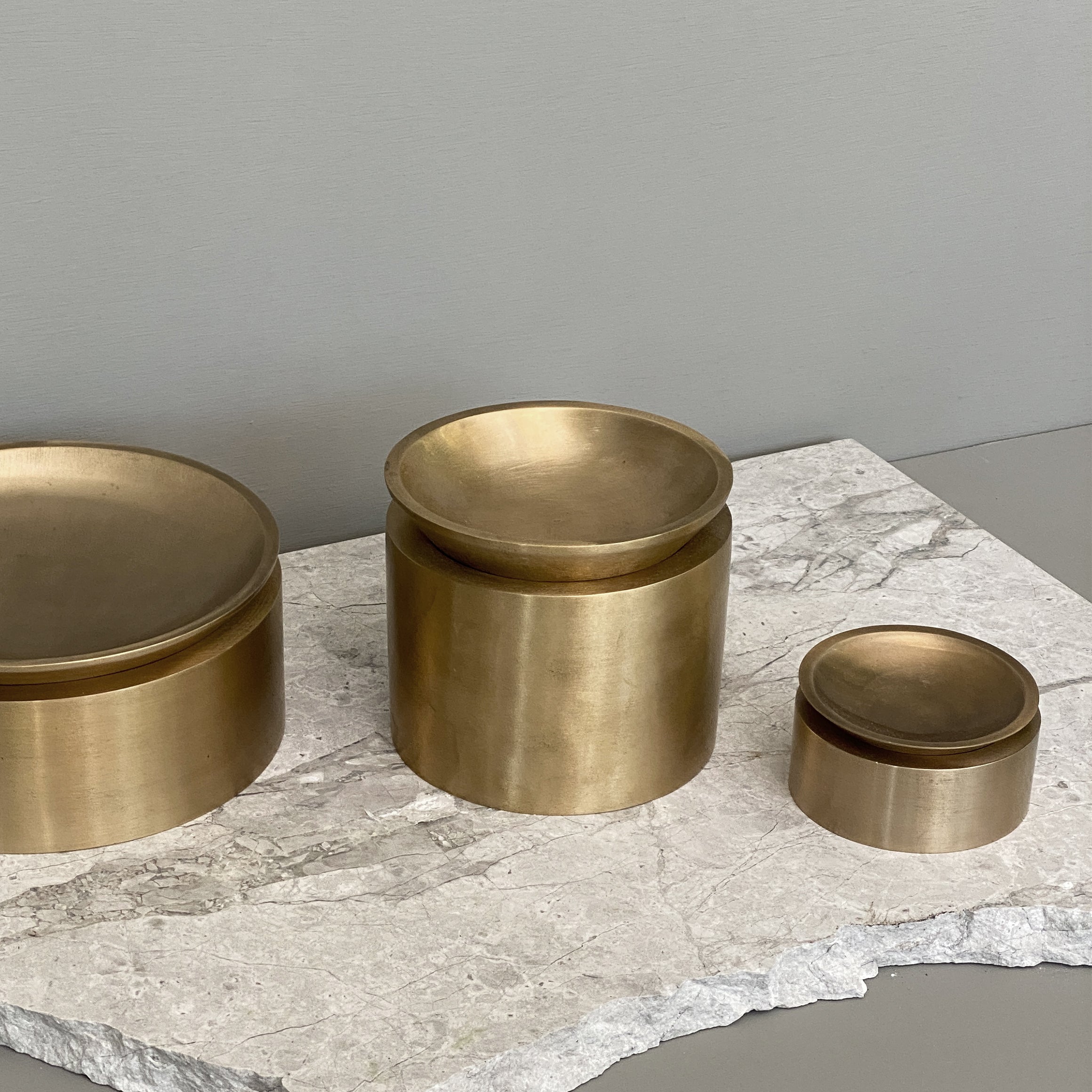BRANDT Collective EDO canister M in Satin Brass