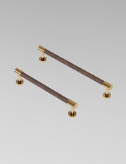 SIGNATURE slim END pull bar 154 mm in Polished Brass/Wenge. Modern cabinet hardware made of solid brass by BRANDT Collective.