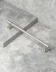 SIGNATURE slim END pull bar 186 mm in Satin Nickel/Satin Nickel. Modern cabinet hardware made of solid brass by BRANDT Collective.