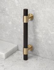 SIGNATURE 20 Pull bar handle 156 mm in Brushed Brass/Wenge. Luxury cabinet hardware made of solid brass by BRANDT Collective. 