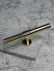 SIGNATURE 20 T-bar handle 113 mm in Polished Brass/Polished Brass. Luxury cabinet hardware made of solid brass by BRANDT Collective. 