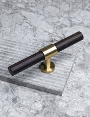 SIGNATURE 20 T-bar handle 156 mm in Brushed Brass/Wenge. Luxury cabinet hardware made of solid brass by BRANDT Collective. 