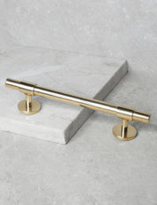 SIGNATURE 30 Pull bar handle 188 mm in Polished Brass/Polished Brass. Luxury cabinet hardware made of solid brass by BRANDT Collective.