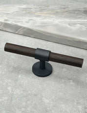 SIGNATURE 30 T-bar handle 113 mm in Nearly Black/Wenge. Luxury cabinet hardware made of solid brass by BRANDT Collective.