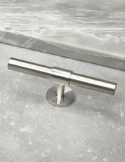 SIGNATURE 30 T-bar handle 113 mm in Satin Nickel/Satin Nickel. Luxury cabinet hardware made of solid brass by BRANDT Collective.