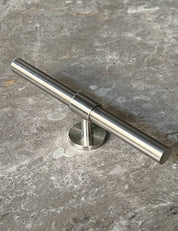 SIGNATURE 30 T-bar handle 156 mm in Satin Nickel/Satin Nickel. Luxury cabinet hardware made of solid brass by BRANDT Collective. 