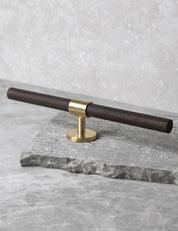 SIGNATURE 30 T-bar 188mm in Polished Brass/Wenge. Luxury cabinet hardware made of solid brass by BRANDT Collective.