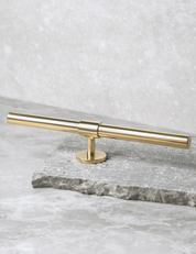 SIGNATURE 30 T-bar handle 188 mm in Polished Brass/Polished Brass. Luxury cabinet hardware made of solid brass by BRANDT Collective.