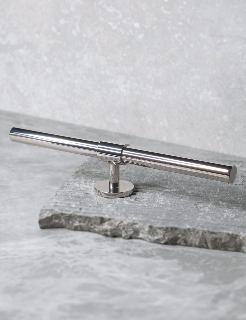 SIGNATURE 30 T-bar handle 188 mm in Polished Nickel/Polished Nickel. Luxury cabinet hardware made of solid brass by BRANDT Collective.