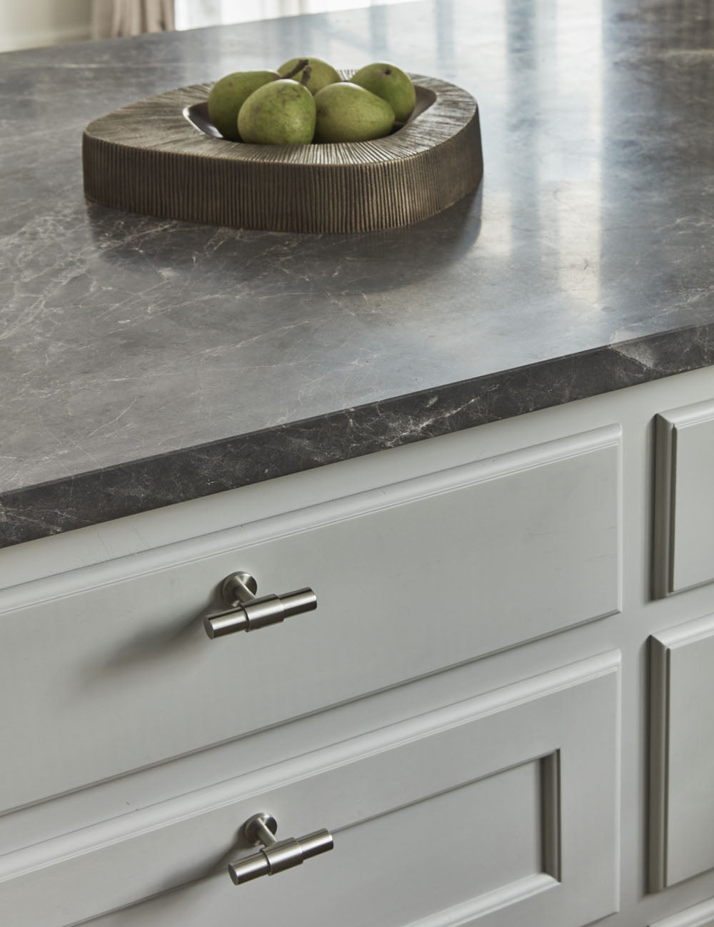 SIGNATURE 20 T-bar handle 60 mm in Brushed Nickel/Brushed Nickel. Luxury kitchen hardware made of solid brass by BRANDT Collective. 