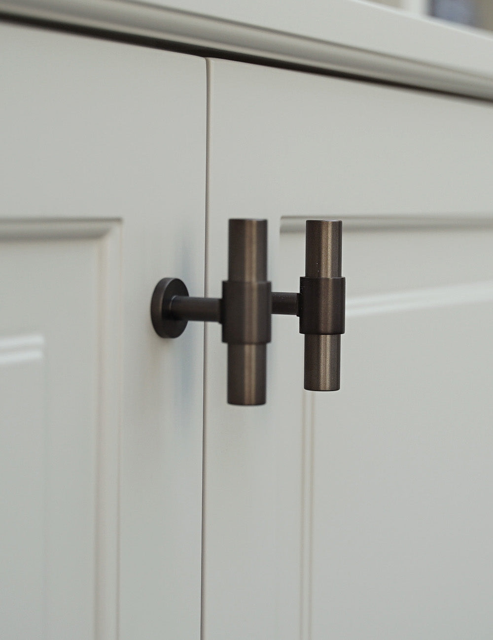 Burnished Brass. Luxury kitchen hardware made of solid brass by BRANDT Collective. 