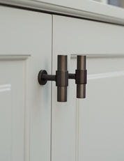 SIGNATURE 20 T-bar 60 mm in Burnished Brass/Burnished Brass. Luxury kitchen hardware made of solid brass by BRANDT Collective. 