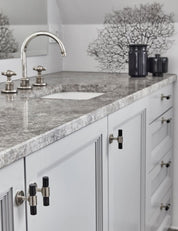 SIGNATURE 30 T-bar 60 mm in Satin Nickel/Black Horn. Luxury kitchen hardware made of solid brass by BRANDT Collective.