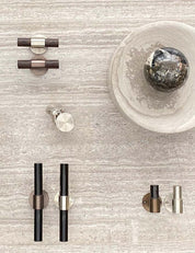 SIGNATURE 30 T-bar handle 113 mm in Burnished Brass/Black Horn. Luxury cabinet hardware made of solid brass by BRANDT Collective. 