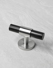 SIGNATURE 30 T-bar 60 mm in Satin Nickel/Black Horn. Luxury kitchen hardware made of solid brass by BRANDT Collective.